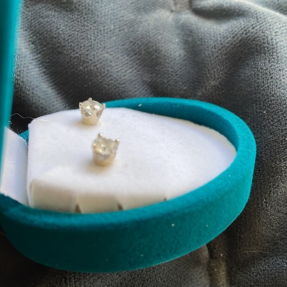 Highest quality CZ earrings in White Gold NEW